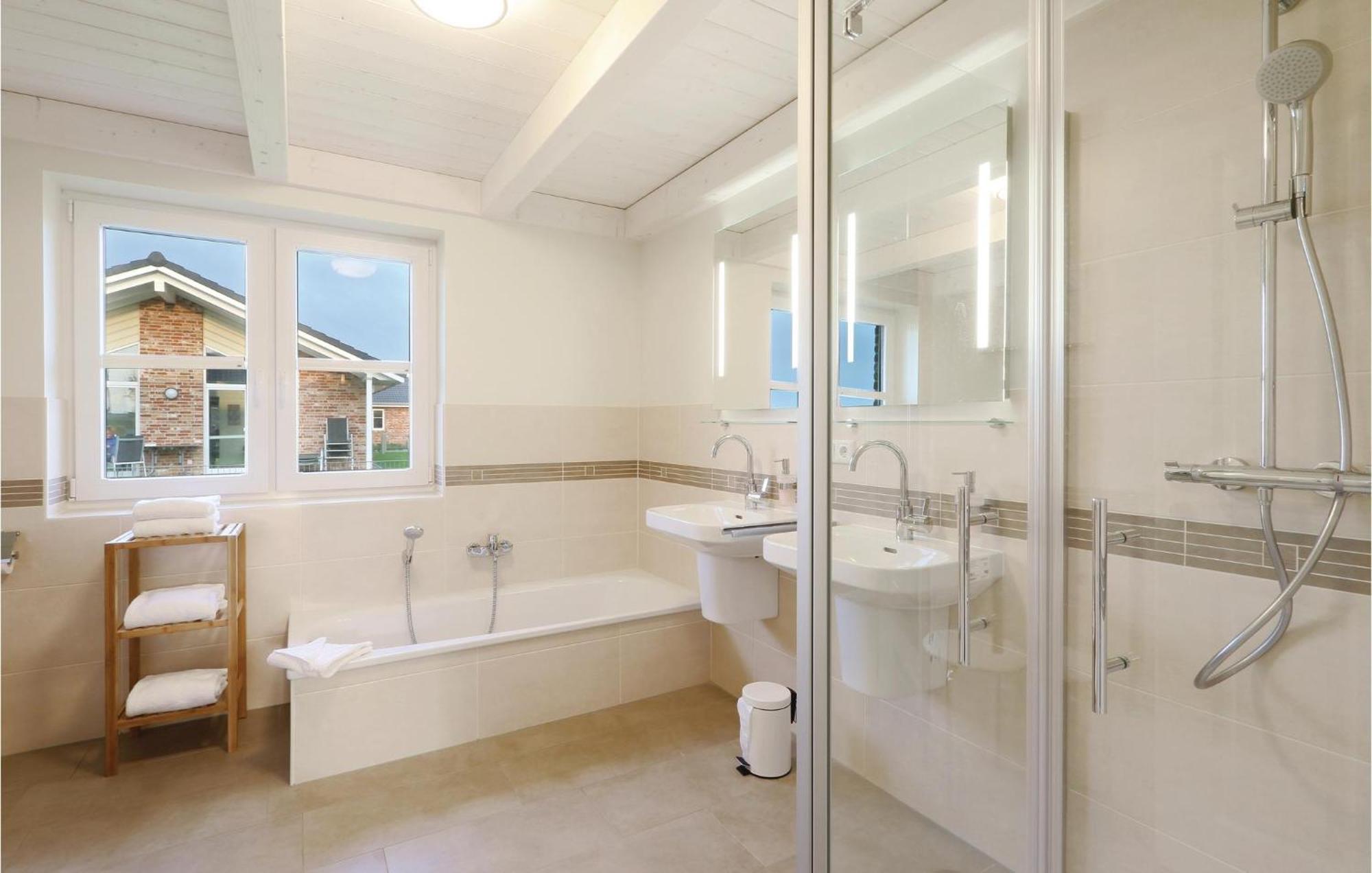 Beautiful Home In Dagebuell With Wifi Luaran gambar